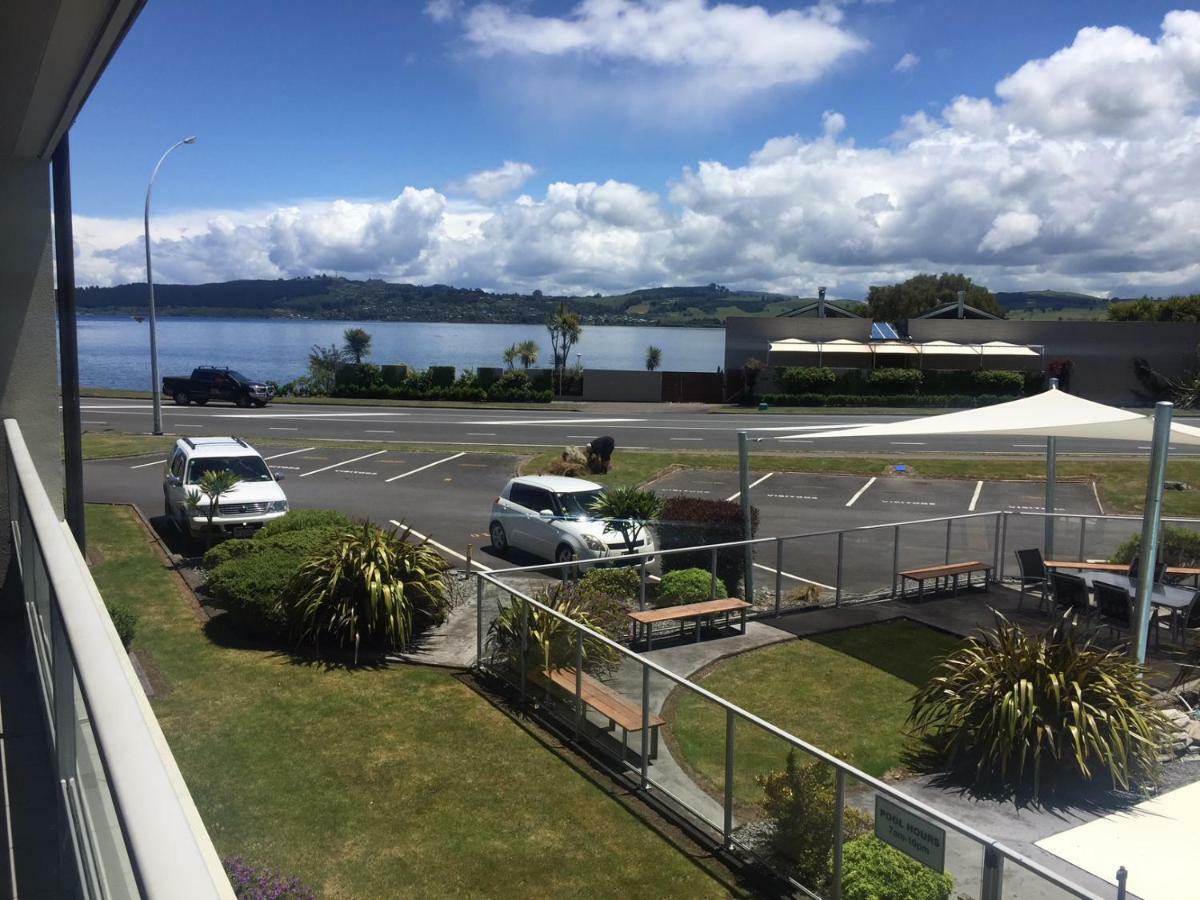 Lake Terrace Apartment Taupo Bagian luar foto