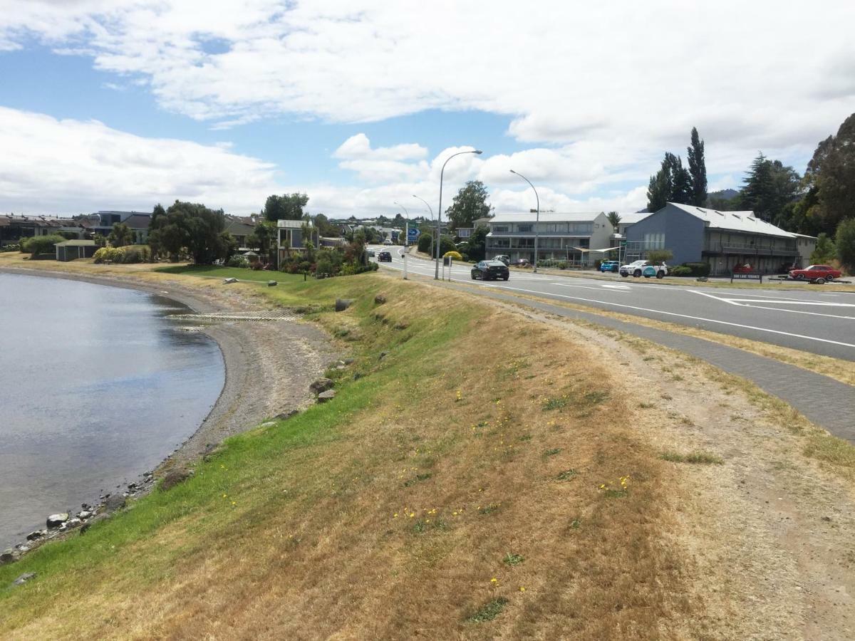 Lake Terrace Apartment Taupo Bagian luar foto