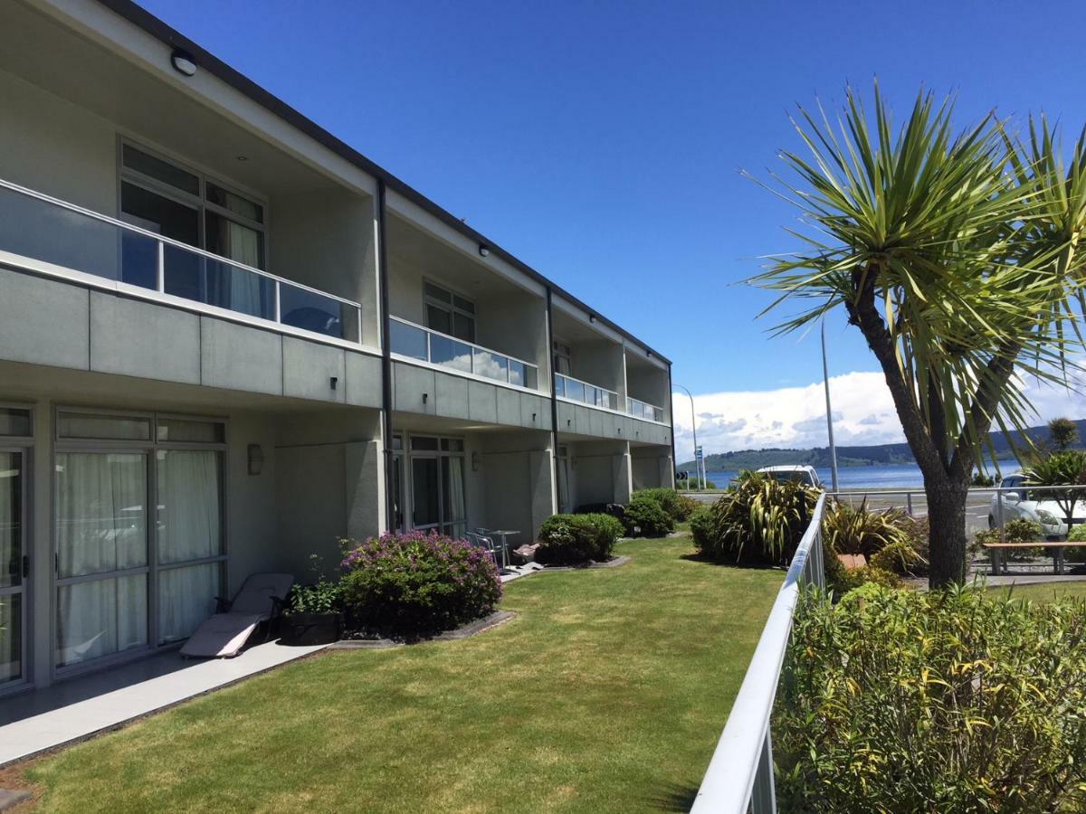 Lake Terrace Apartment Taupo Bagian luar foto