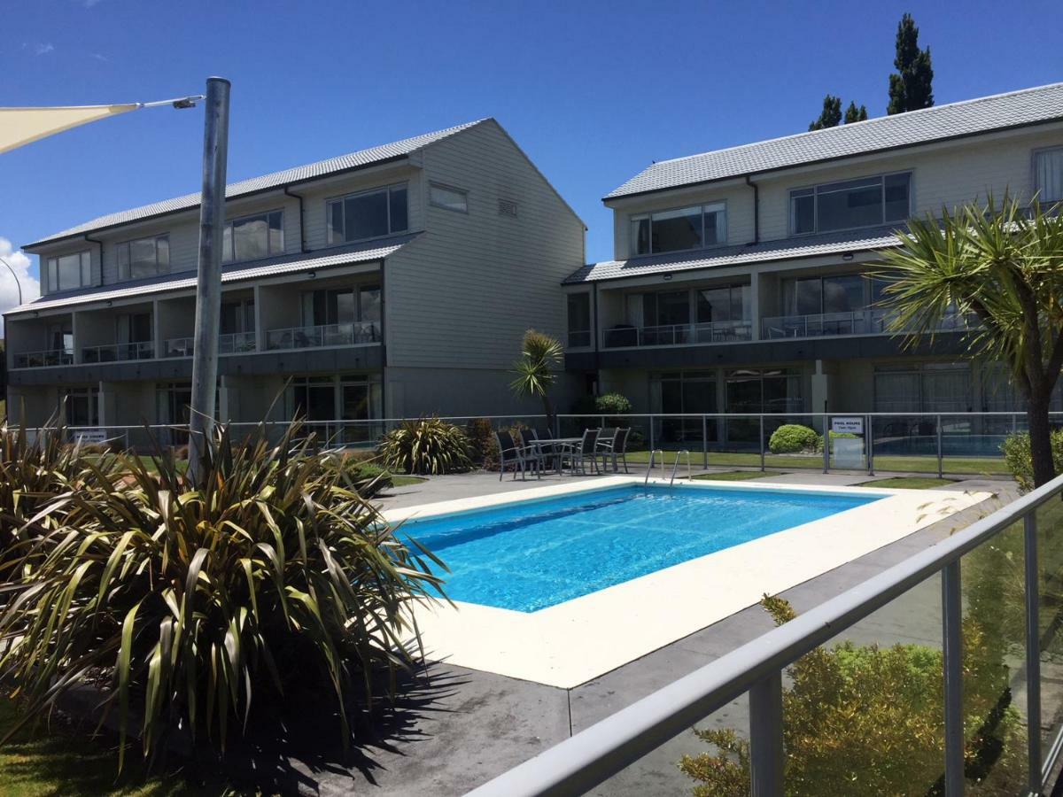 Lake Terrace Apartment Taupo Bagian luar foto