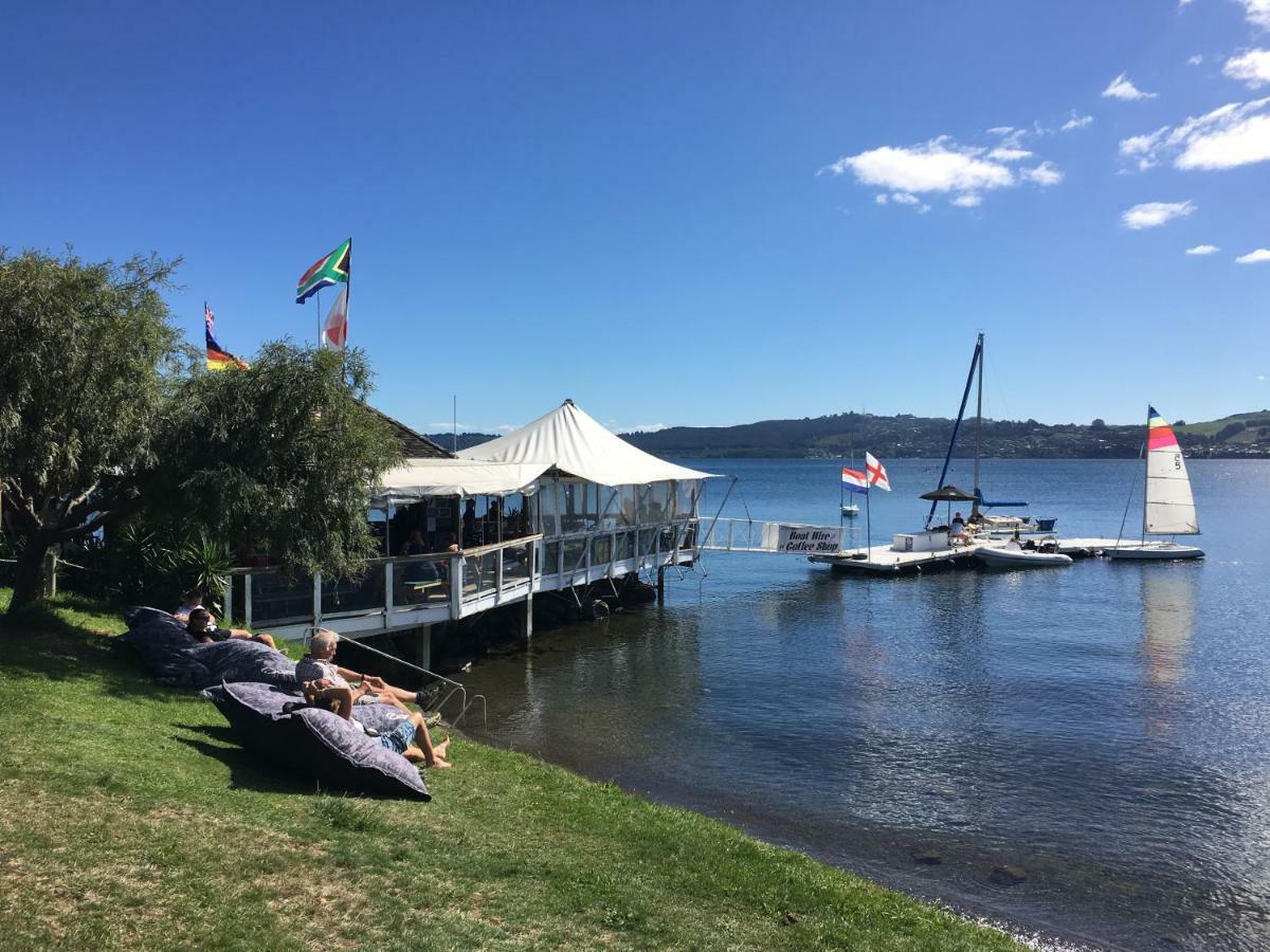 Lake Terrace Apartment Taupo Bagian luar foto